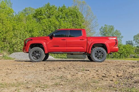 مشاعل الحاجز Rough Country Defender لـ 2022-2023 Toyota Tundra - A-T02224 in Kuwait