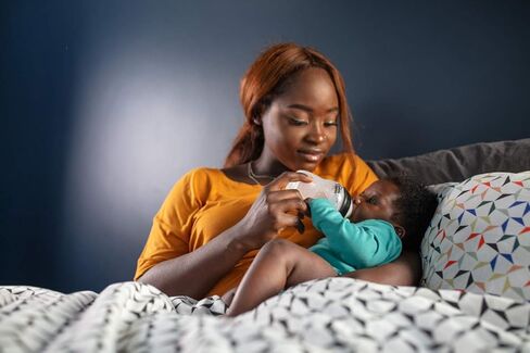 مجموعة هدايا Tommee Tippee Closer to Nature Boldly Go، 3 زجاجات أطفال سعة 9 أونصة، لهايات 3 × 6-18 شهر، حلمة تشبه الثدي ذات التدفق البطيء in Kuwait