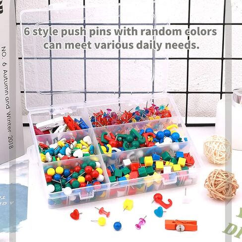 مجموعة دبابيس دفع 430 قطعة، 6 دبابيس إبهام نمطية - مشابك دبابيس خشبية متعددة الألوان، دبابيس تحديد الخريطة، دبابيس خطافات دفع، دبابيس مربعة لجدار الصور، لوحة الإعلانات، جدار المنزل، اللوازم المدرسية للمكتب المنزلي in Kuwait