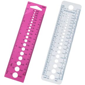 AYLIFU 2 PCS Plastic Knitting Needle Gauge Ruler Knitting Needle Sizer Knitting Gauge Measuring Tool for Sewing or Student Study (2 Colors)