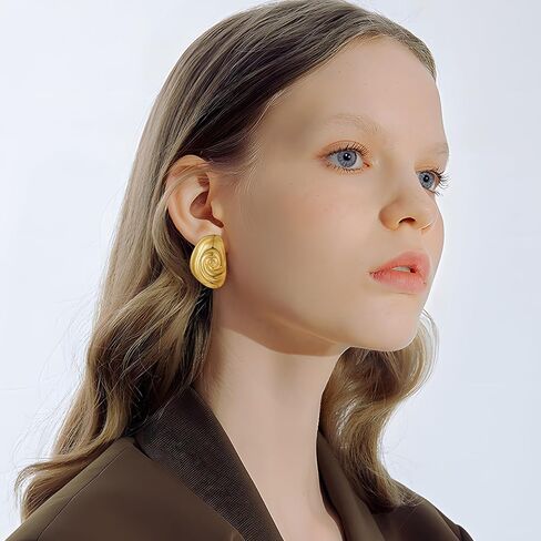 YUJIE Gold Seashell Earrings Gold Statement Earrings for Women Summer Jewelry Gifts in Kuwait