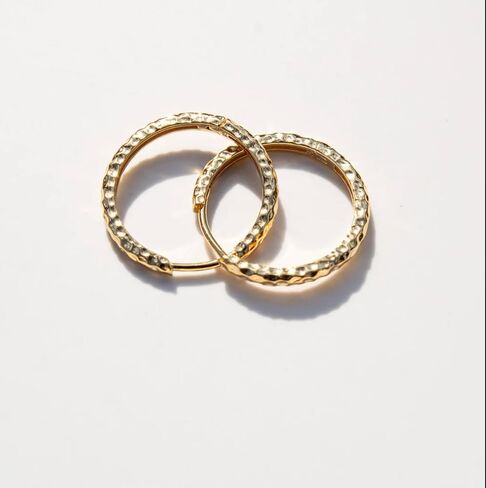 ابتسامة فضية - حلقات مطروقة مزخرفة مطلية بالذهب عيار 18 قيراطًا فوق الفضة الاسترليني| حلقات مضادة للتشوه مقاس 20 مم × 20 مم للنساء | اختيار مثالي لأعياد الميلاد والذكرى السنوية لها in Kuwait