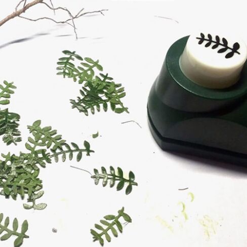 Leaf Punch, Beautiful Leaf Paper Punch Cutter Tree Leaf Making Mould DIY Craft Accessories with 8pcs Paper for Paper Crafting Scrapbooking Cards Decoration DIY Arts Tool (Maple Leaf) in Saudi Arabia