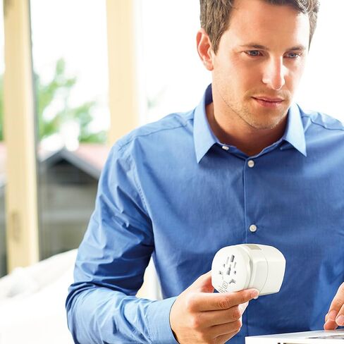 محول Go Travel Worldwide + USB، محول سفر عالمي للأجهزة الكهربائية الصغيرة، محول قابس مؤرض مع منافذ USB مزدوجة، أساسيات السفر للسفر حول العالم in Kuwait