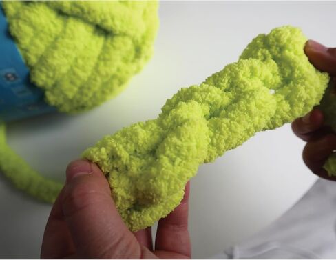 MSD&FT 4 Skeins Chunky Chenille Yarn Blanket Yarn (أخضر فلوري) in Kuwait