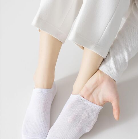 جوارب نسائية قطنية بدون قبضة من السيليكون - جوارب قصيرة بيضاء للكاحل مع كعب مانع للانزلاق in Kuwait