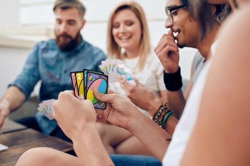 لعبة بطاقات مطابقة من Mattel Games UNO Iconic Series 2010s Era تتميز بتصميم على شكل عقد، و112 بطاقة لهواة الجمع، وليلة ألعاب المراهقين والكبار، للأعمار من 7 سنوات فما فوق in Saudi Arabia