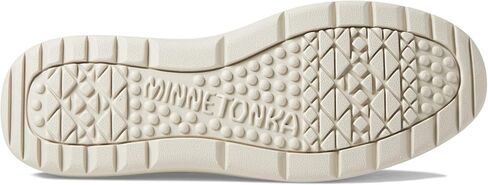 Minnetonka Men's Discover Classic Moccasin in Saudi Arabia