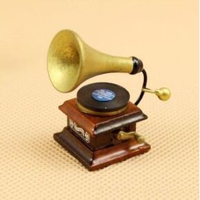 Adult Scene Dollhouse Miniature Doll Furniture Accessories, 1:12 Scale Dollhouse Miniature Vintage Phonograph Gramophone Record Doll Mini Life Scene Craft, Charming Retro Vivid