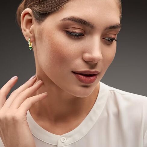 أقراط هوجي للنساء، أقراط على شكل قلب ذهبي صغير تتدلى من الزركون الأخضر المكعب، أقراط لا تسبب الحساسية، هدية بسيطة للفتيات المراهقات هدايا مجوهرات in Kuwait