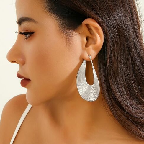 RCHENGYANUIMA Vintage Metal Curved Striped Hoop Earrings for Women Girls Gold Plated Pendant Geometric Studs Earrings Party Jewelry in Kuwait