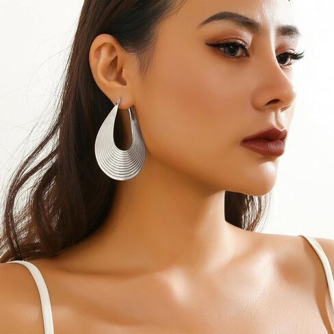 RCHENGYANUIMA Vintage Metal Curved Striped Hoop Earrings for Women Girls Gold Plated Pendant Geometric Studs Earrings Party Jewelry in Kuwait
