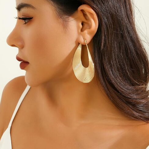 RCHENGYANUIMA Vintage Metal Curved Striped Hoop Earrings for Women Girls Gold Plated Pendant Geometric Studs Earrings Party Jewelry in Kuwait