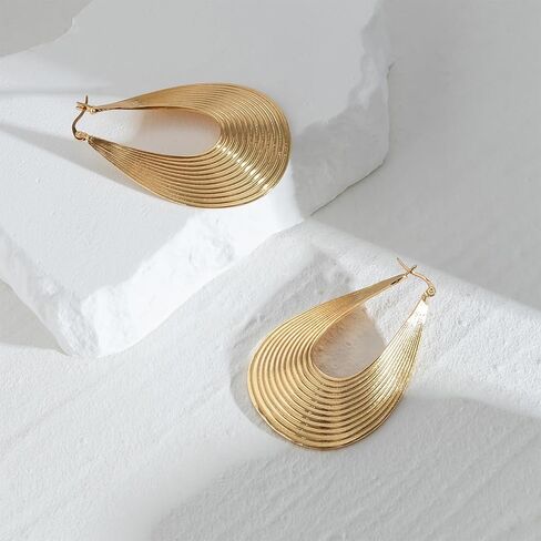 RCHENGYANUIMA Vintage Metal Curved Striped Hoop Earrings for Women Girls Gold Plated Pendant Geometric Studs Earrings Party Jewelry in Kuwait