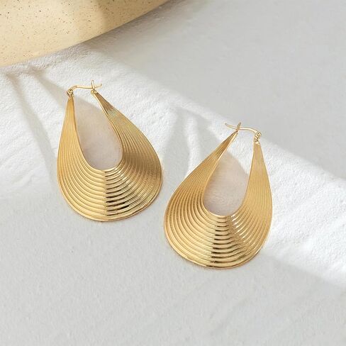 RCHENGYANUIMA Vintage Metal Curved Striped Hoop Earrings for Women Girls Gold Plated Pendant Geometric Studs Earrings Party Jewelry in Kuwait