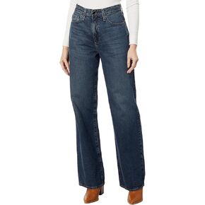 كورا شاهقة وواسعة الساق في القصر in Kuwait