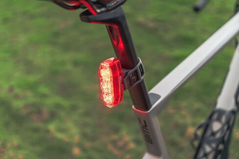 CATEYE - مصباح أمان نهاري قابل لإعادة الشحن عبر USB من ViZ in Kuwait