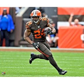 Cleveland Browns Running Back Nick Chubb 8x10 Action Photo Picture