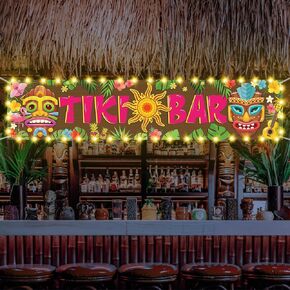 زخارف حفلات OuMuaMua Hawaiian Tiki، لافتة زينة Luau Tiki، لافتة شريط Tiki مع أضواء للصيف Aloha Moana Hawaii Luau ديكورات الحفلات، لوازم حفلات أعياد الميلاد الاستوائية على الشاطئ