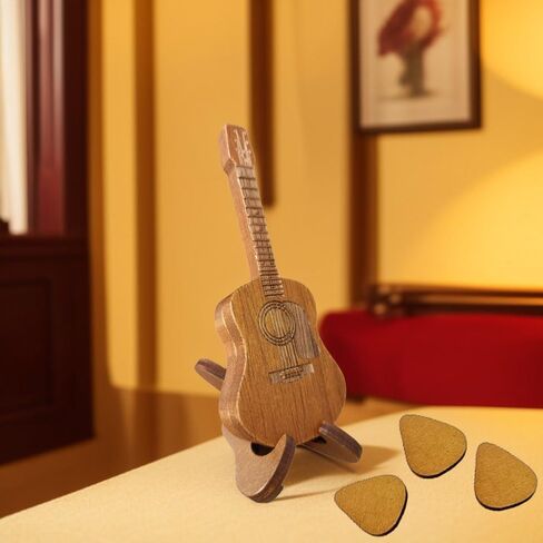 صندوق اختيارات جيتار خشبي مع حامل، حامل اختيار جيتار صغير على شكل غيتار مع 3 قطع من اختيارات الجيتار، حامل اختيار جيتار منقوش، حافظة اختيار جيتار لمحبي عازفي الجيتار in Kuwait