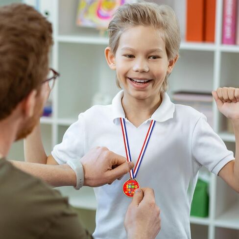 24 قطعة ميداليات جائزة يوم 100 للمدرسة للأطفال 100 يوم من الميداليات البلاستيكية للمدرسة لجوائز الفصول الدراسية والمكافآت واللوازم المدرسية in Kuwait