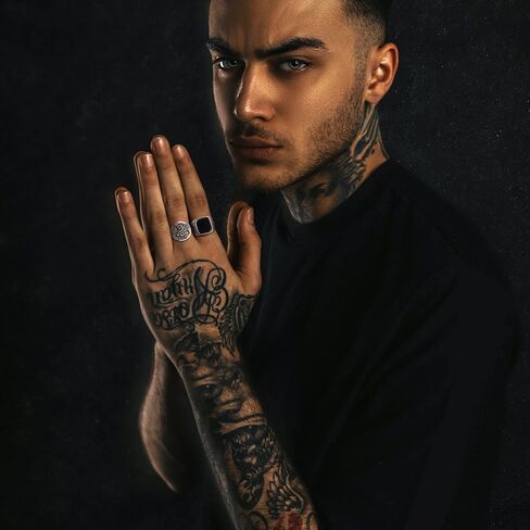 JeryWe 4 قطع خواتم Signet للرجال والنساء من الفولاذ المقاوم للصدأ خواتم راكبي الدراجات النارية العتيقة الفضية Pinky Thumb Band Ring مجموعة حلقات عقدة سلتيك حلقات عقيق سوداء مقاس 7-13 in Kuwait