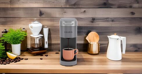 ماكينة صنع القهوة بخزان مياه من Keurig K-Slim Plus مثلجة على الجليد متعددة الأكواب (رمادي) مع 12 قطعة من متجر الدونات، كوب K-Cup وأكواب تنظيف متوسطة الشواء (3 قطع) in Kuwait