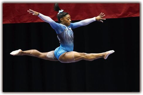 ملصق رياضي NA Simone Biles مثير للمشاهير في الولايات المتحدة الأمريكية ملصق رياضي للجمباز الأولمبي مقاس 11 بوصة × 17 بوصة (28 × 43 سم) هدية فنية مطبوعة in Saudi Arabia
