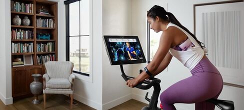 جهاز تدريب ProForm Vue الذكي العاكس مع شاشة لمس عالية الدقة مقاس 22 بوصة وعضوية iFIT Pro لمدة 30 يومًا باللون الأسود in Saudi Arabia