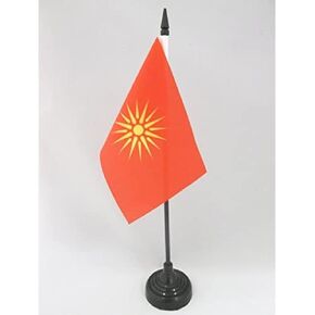 علم طاولة مقدونيا القديم من AZ FLAG مقاس 10.16 سم × 15.24 سم - علم مكتب مقدونيا السابق 15 × 10 سم - عصا وقاعدة بلاستيكية سوداء