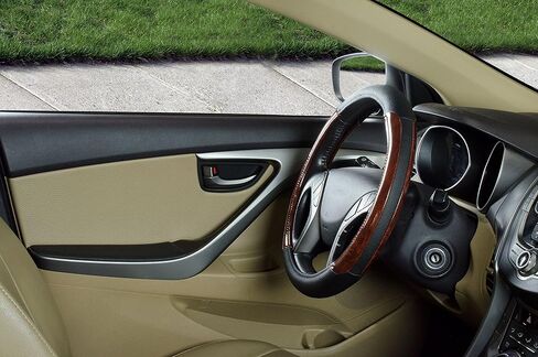 إكسسوارات مخصصة 35600 غطاء عجلة قيادة من الجلد الطبيعي باللون الأسود مع تصميم خشبي in Kuwait