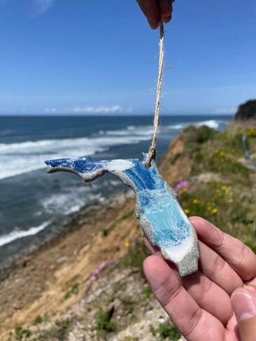 Seashore State Christmas Ornament, Ocean and Beach Inspired Decor for Home and Office Resin Ornament with Real Sand (California) in Saudi Arabia