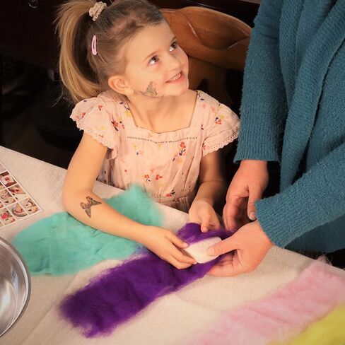 مجموعة حرفية لصنع الصابون اللباد من CRAFTSTARS، تعلم كيفية تبلل اللباد. للأطفال والكبار والمبتدئين والحرفيين الخبراء. جميع المواد متضمنة مع تعليمات مفصلة. (قوس المطر) in Saudi Arabia