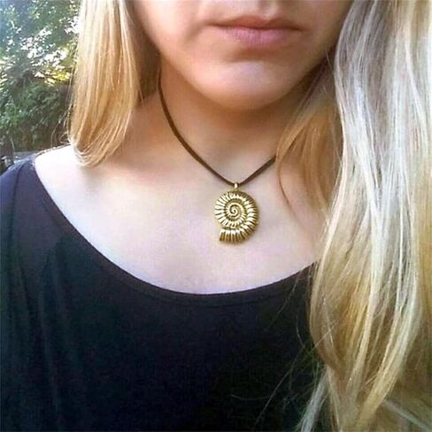 Boho Starfish Necklace Conch Shell Pendant Necklace for Women Exaggerated Ocean Sea Shell Statement Necklace Gold Sea Witch Shell Seashell Necklace Beach Sea Jewelry Halloween Costume Accessory in Kuwait