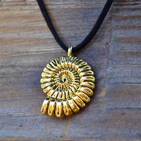 Boho Starfish Necklace Conch Shell Pendant Necklace for Women Exaggerated Ocean Sea Shell Statement Necklace Gold Sea Witch Shell Seashell Necklace Beach Sea Jewelry Halloween Costume Accessory in Kuwait