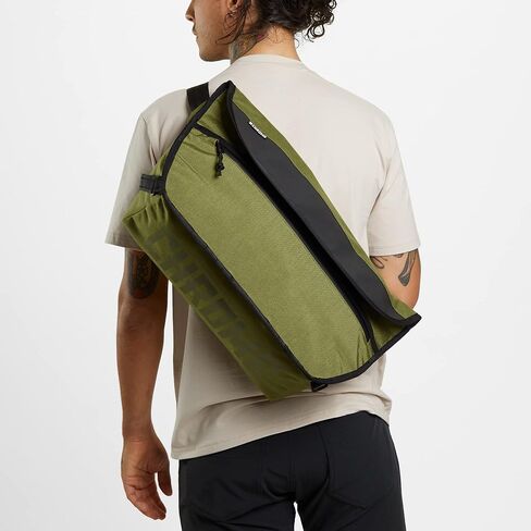 حقيبة Chrome Industries Simple Messenger - حقيبة لابتوب 13 بوصة، مقاومة للماء، MD-Medium، 15 لتر in Kuwait