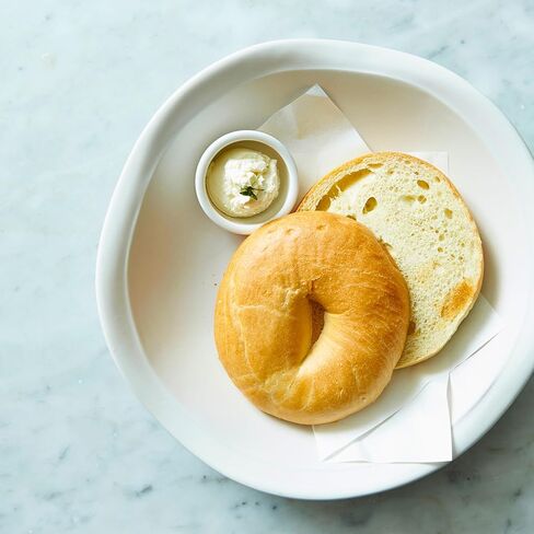 قطاعة الخبز للخبز الصغيرة والكبيرة - قطاعة الخبز الأبيض، قطاعة الخبز من الفولاذ المقاوم للصدأ، قاطع الرغيف الفرنسي المثالي مع قبضة آمنة in Kuwait