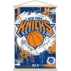 Trends International NBA New York Knicks - ملصق حائط بشعار الحد الأقصى 23، 22.37 بوصة × 34.00 بوصة، طباعة وحزمة شماعة سوداء