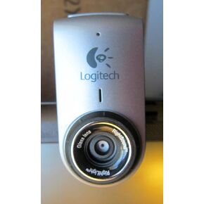لوجيتك QuickCam Deluxe لأجهزة الكمبيوتر المحمولة (فضي) in Saudi Arabia