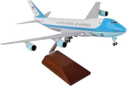 Daron Skymarks Air Force One VC25 مع مجموعة نماذج وحامل خشبي للأطفال من الجنسين (مقياس 1/200) in Saudi Arabia