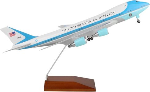 Daron Skymarks Air Force One VC25 مع مجموعة نماذج وحامل خشبي للأطفال من الجنسين (مقياس 1/200) in Saudi Arabia