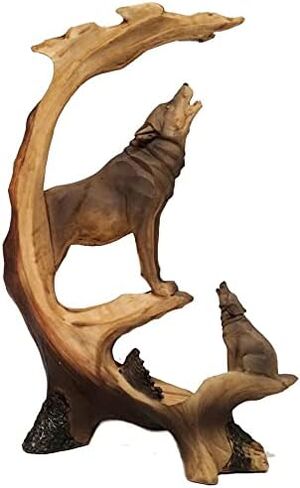 شخصية منحوتة من البوليستون مرسومة يدويًا على شكل ذئب وجرو in Kuwait