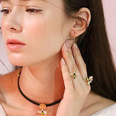 أقراط متدلية لطيفة على شكل نحلة الحشرات من WLLAY أقراط متدلية صغيرة باللون الأصفر على شكل نحلة تلعثم للنساء والفتيات in Kuwait