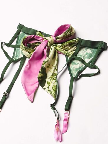 حزام Savage X Fenty النسائي الذي يعيش في The Clouds Garter in Kuwait