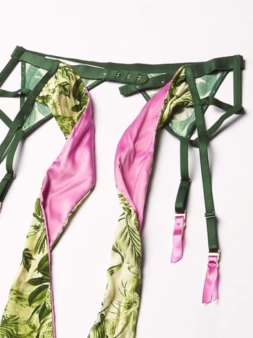 حزام Savage X Fenty النسائي الذي يعيش في The Clouds Garter in Kuwait