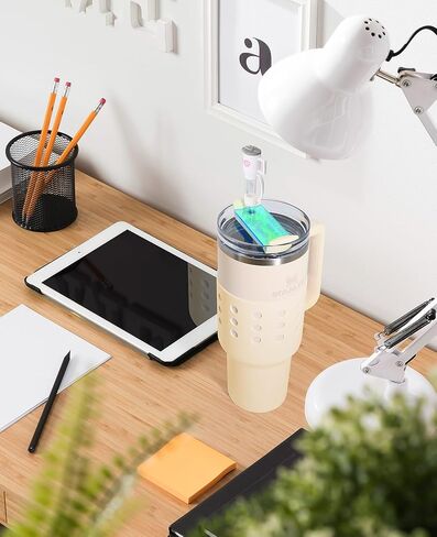 حذاء ANZOME الواقي من السيليكون لـ Stanley Quencher 40 أونصة، غطاء غطاء سفلي للزجاجة مضاد للانزلاق مع غطاء غطاء من القش وقطعة بطاقة الاسم، ملحقات كأس ستانلي (وردي) in Kuwait