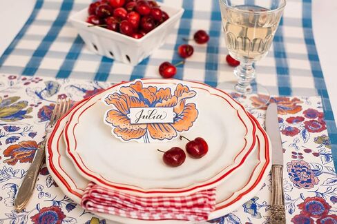 لفة مفرش طاولة ورقية - نمط منقوش مربعات الجاموس الأزرق والأبيض للحفلات أو حفلات الزفاف - مفرش طاولة للاستعمال مرة واحدة صناعة أمريكية in Kuwait