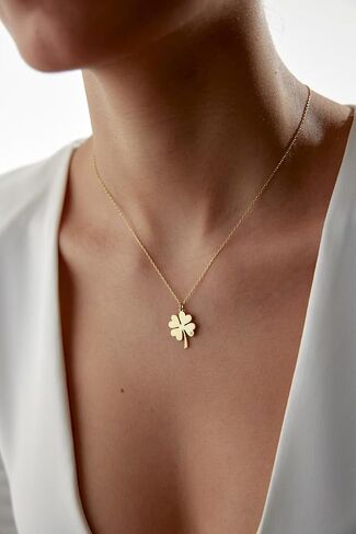 CLOVER NECKLACE - 18K Gold-Plated Sterling Silver LUCKY NECKLACE as the perfect gift for every occasion. Elegant and meaningful Mother's Day Gift in Saudi Arabia
