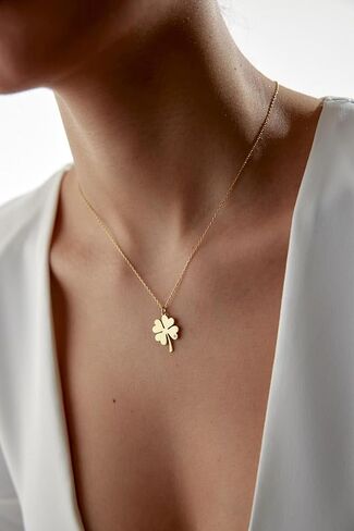 CLOVER NECKLACE - 18K Gold-Plated Sterling Silver LUCKY NECKLACE as the perfect gift for every occasion. Elegant and meaningful Mother's Day Gift in Saudi Arabia