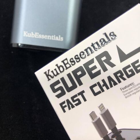 شاحن سيارة بكابلات قابلة للسحب، USB A وأحدث نوع C، شاحن سيارة سريع متعدد المنافذ 4 في 1 لأجهزة iPhone وAndroid in Saudi Arabia